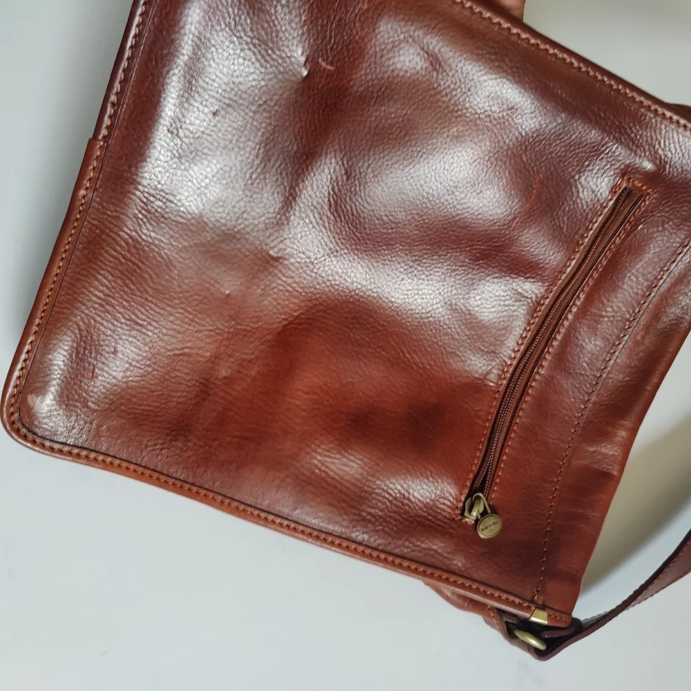 Vera Pelle Leather Messenger bag